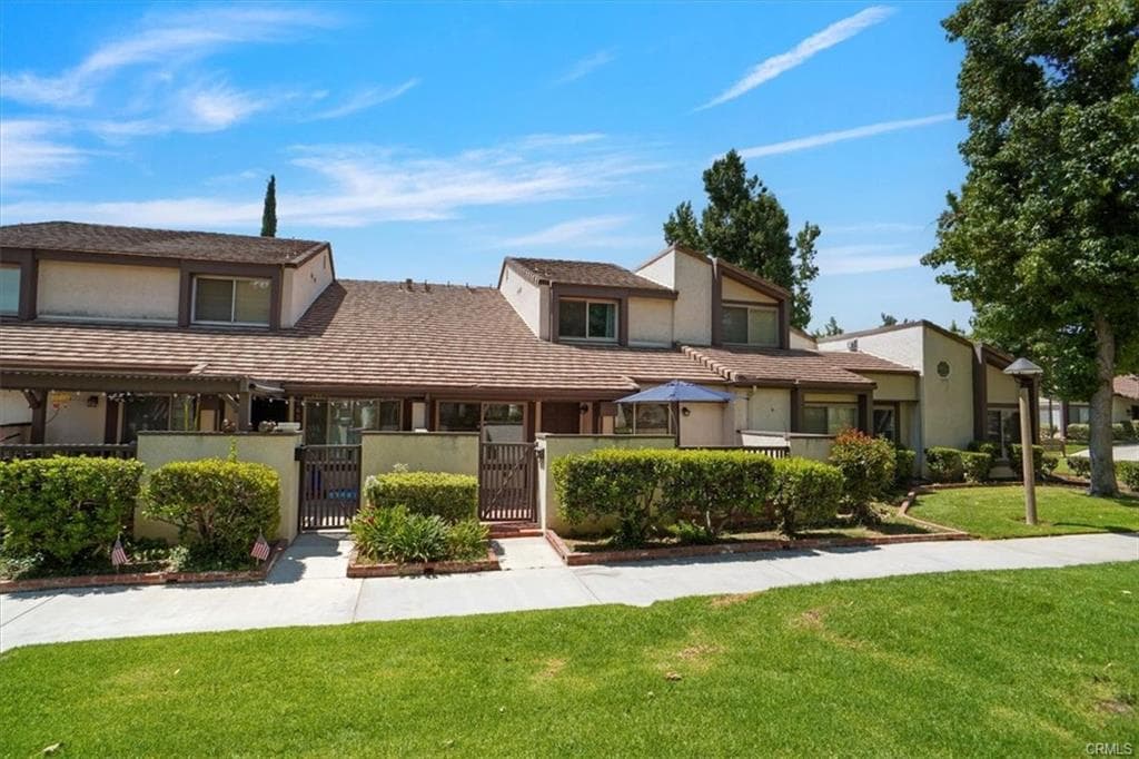 Welcome to this beautifully maintained townhome located in the highly desirable Valencia Fairways community!