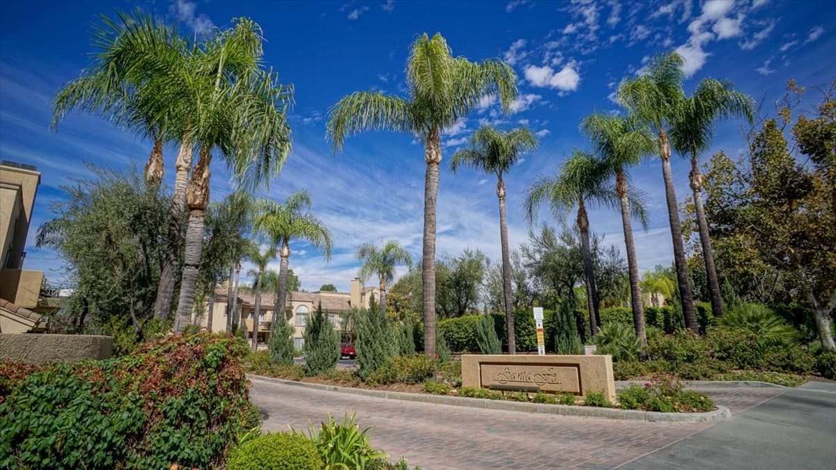 Valencia Condo For Sale!